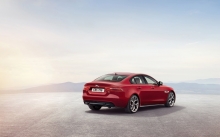  Jaguar XE    