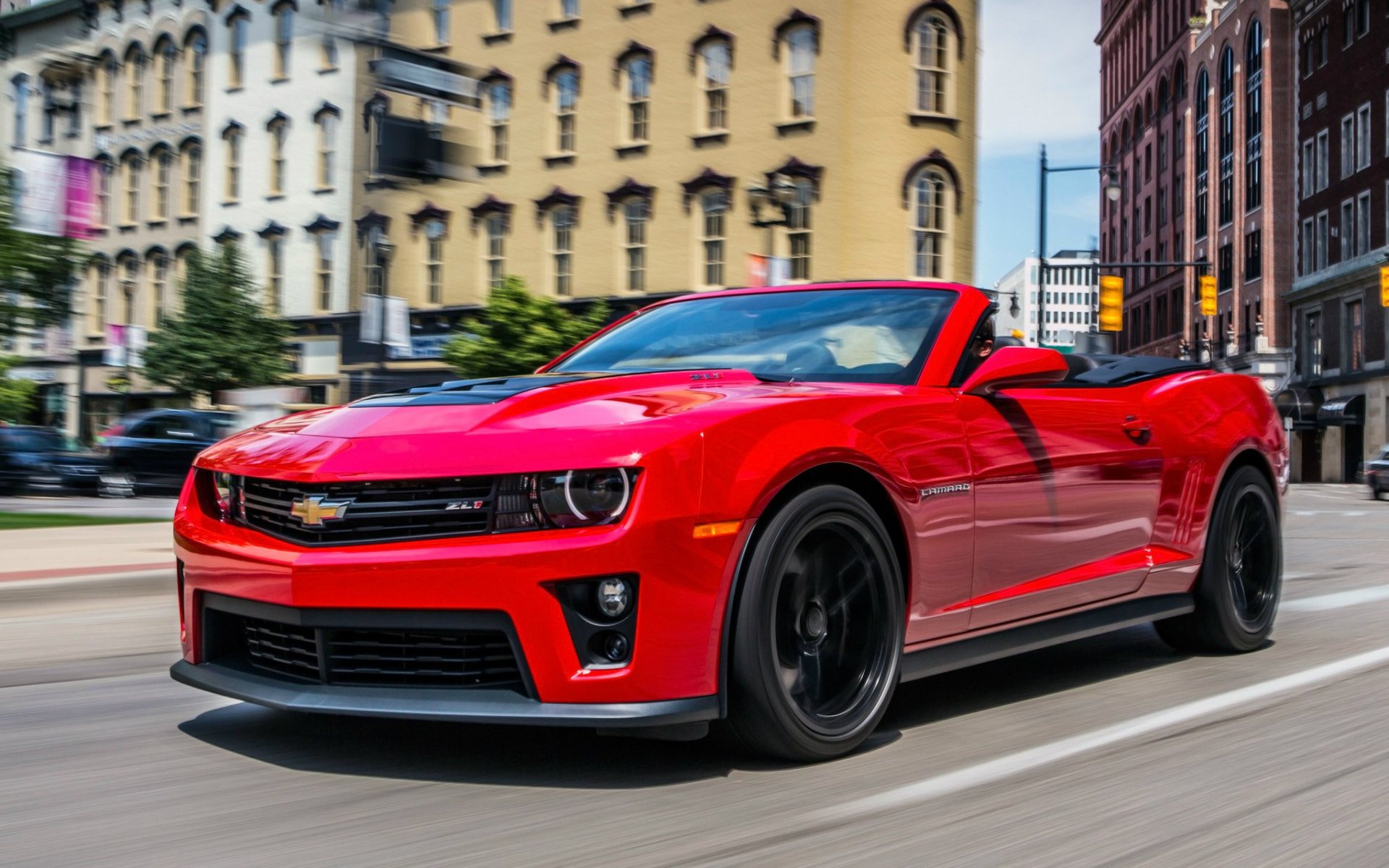 Chevrolet Camaro красная