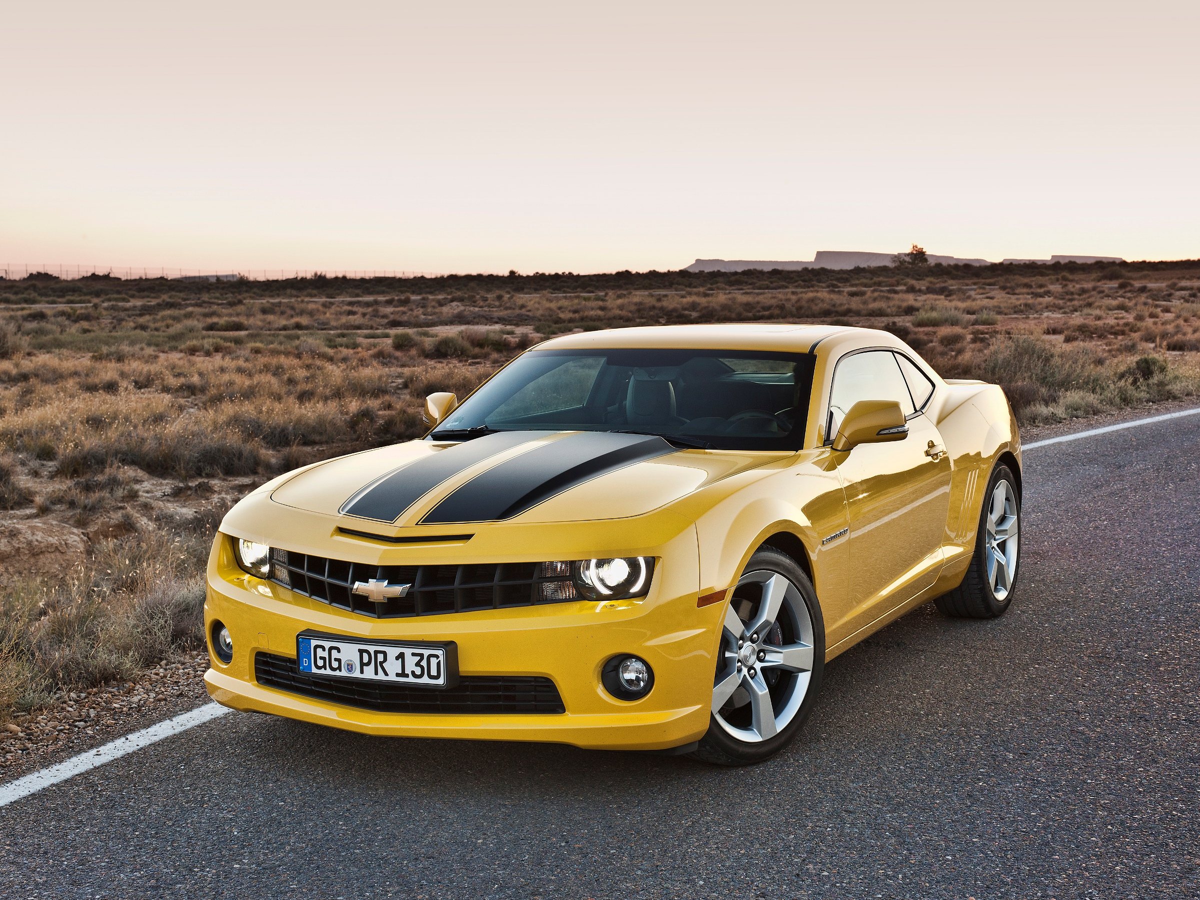 Фото машины шевроле. Шевроле Камаро. Chevrolet Camaro 2015. Камаро Шевроле Камаро. Шевроле Камаро 2015 желтый.