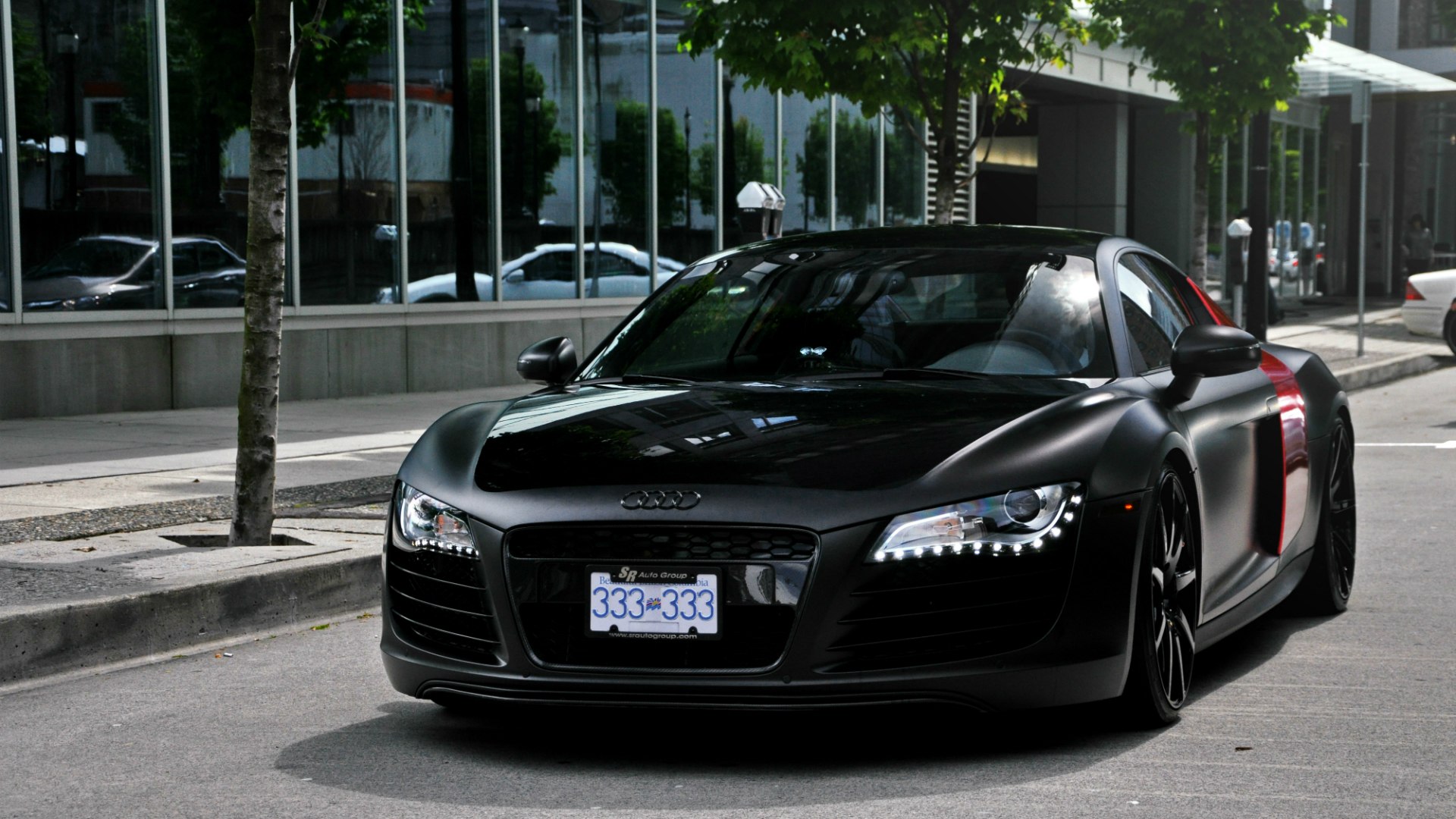 Черная Audi