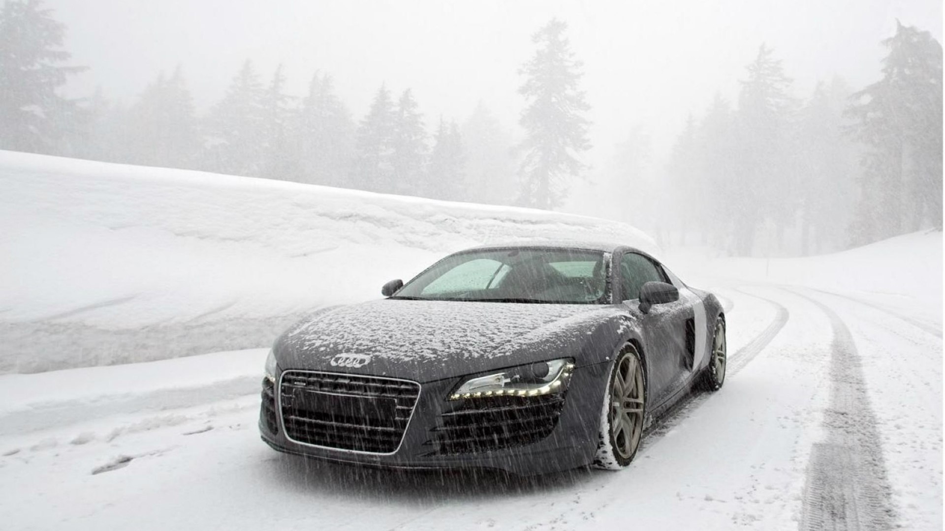 Машина на фоне зимы. Audi r8. Audi r8 Snow. Audi r8 зима. Ауди r8 зимой.