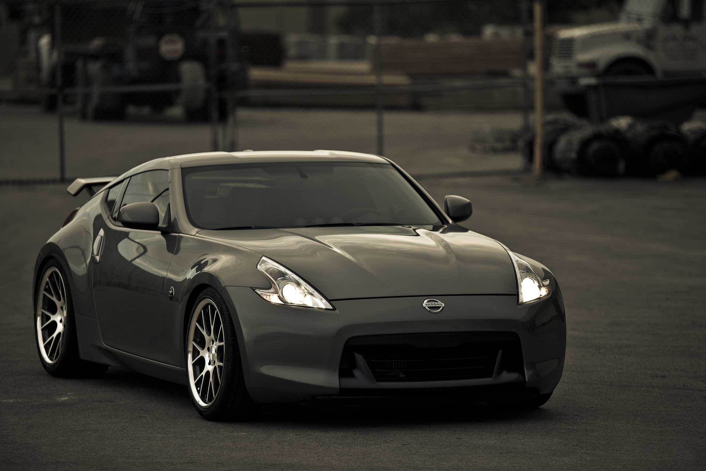 Ниссан 370z вид спереди