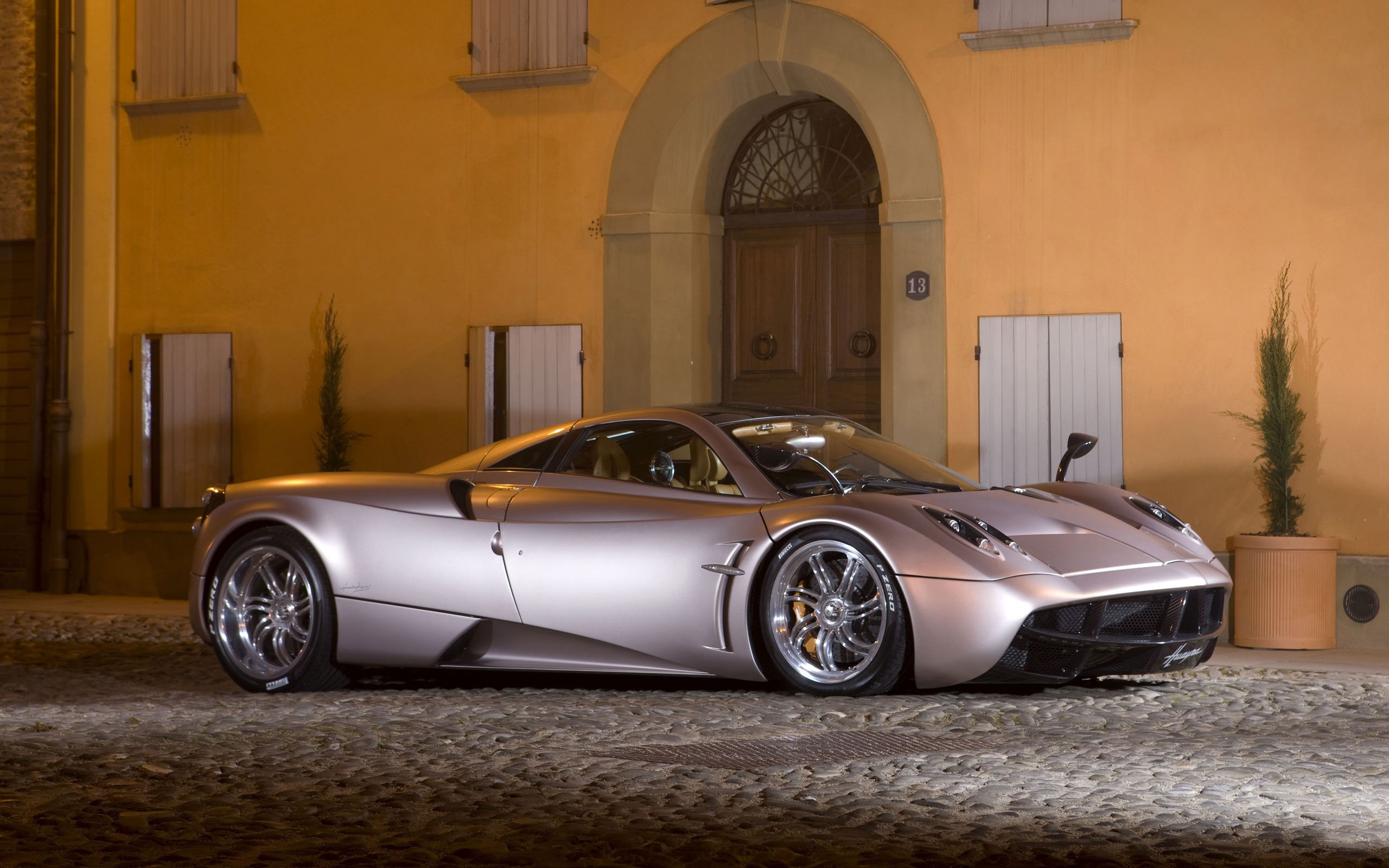 Машина Pagani Huayra