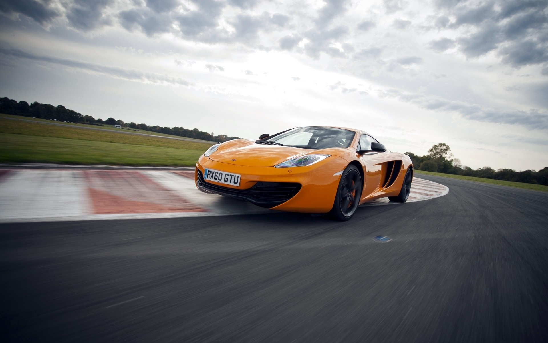 MCLAREN mp4 12c оранжевый