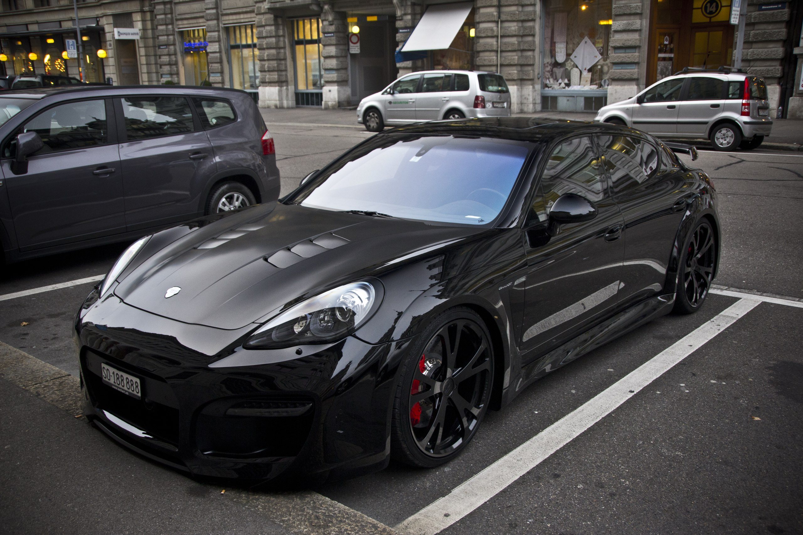 Черная тонированная машина. Porsche Panamera Tuning. Porsche Panamera TECHART Grand gt. Порше Панамера черный. Porsche Panamera Grand gt 2012.