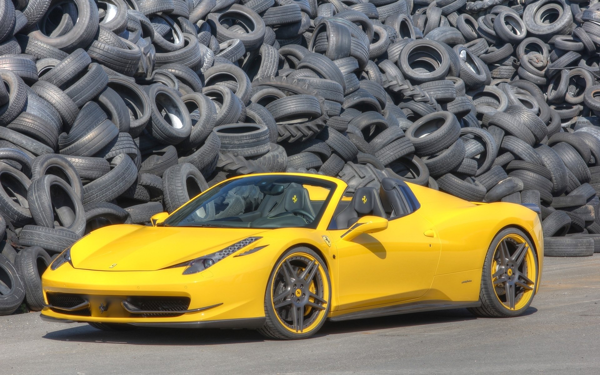 Ferrari 458 Italia желтая