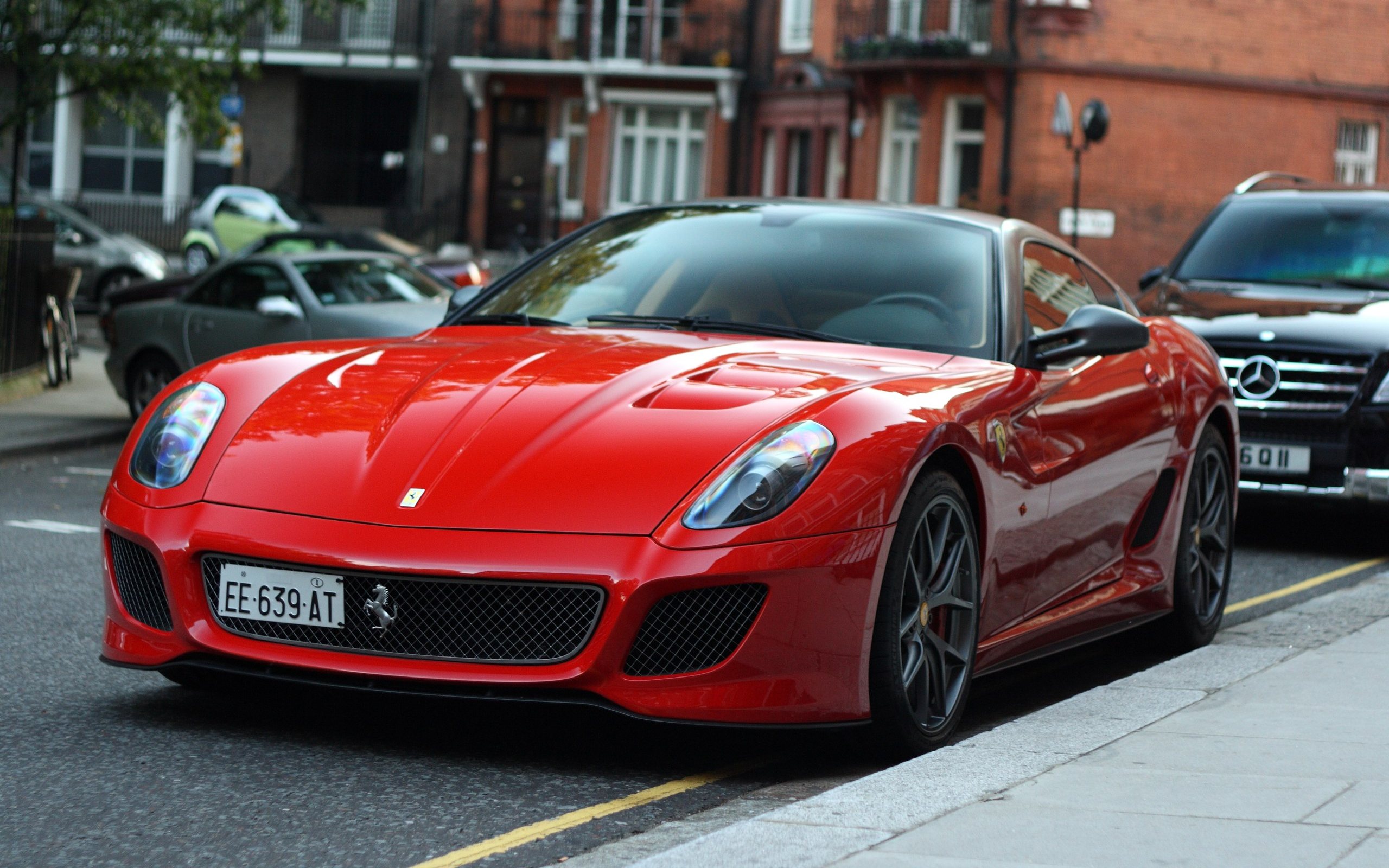 Ferrari 599 красная