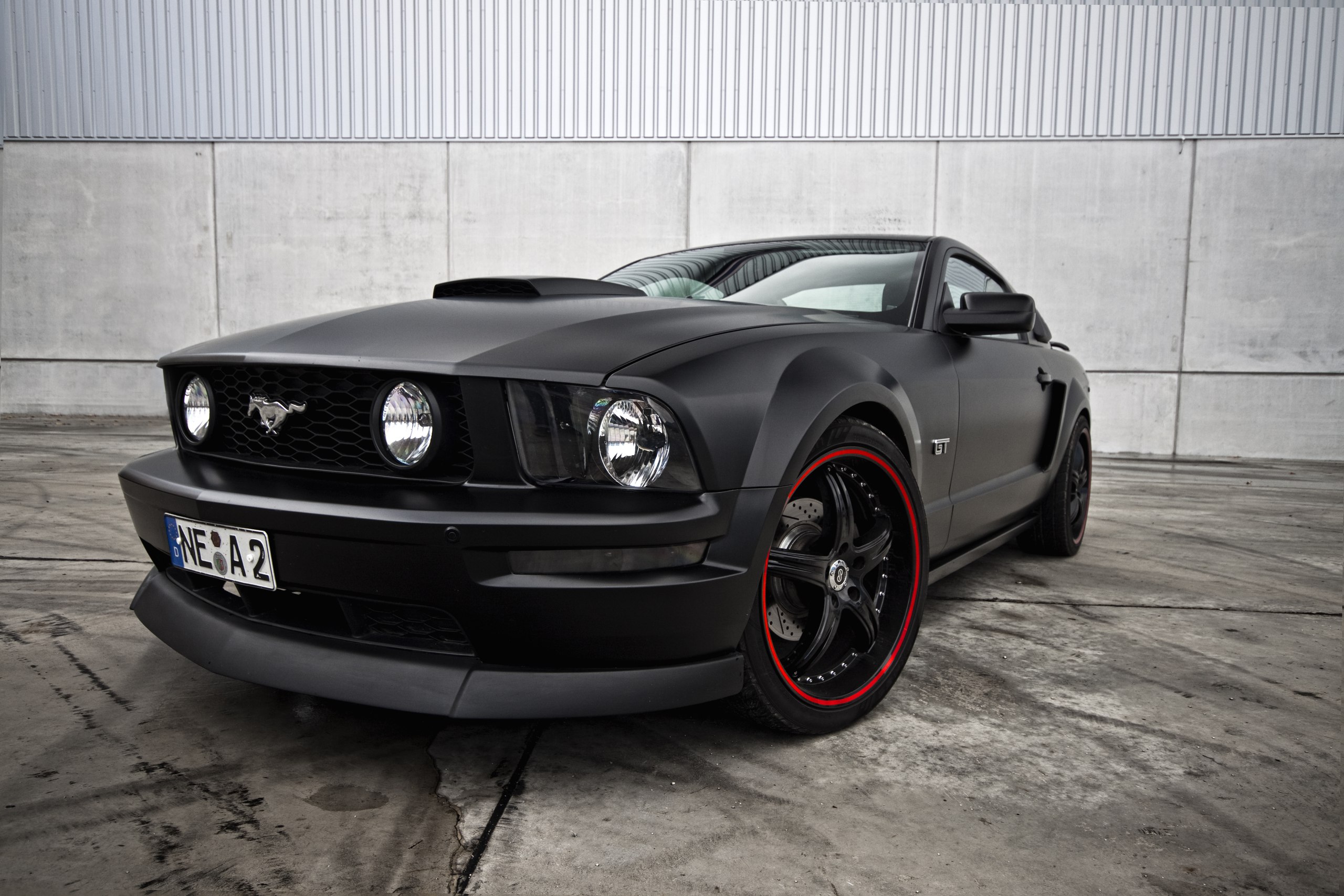 Black oboi Ford Mustang