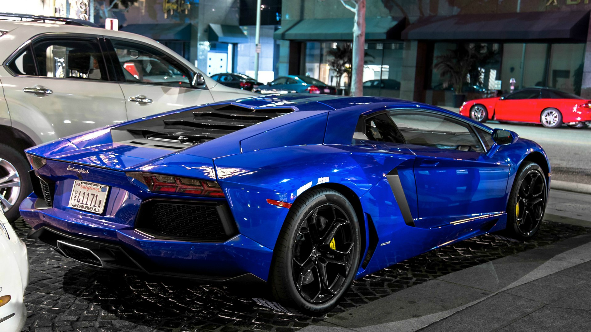 Lamborghini Aventador синий