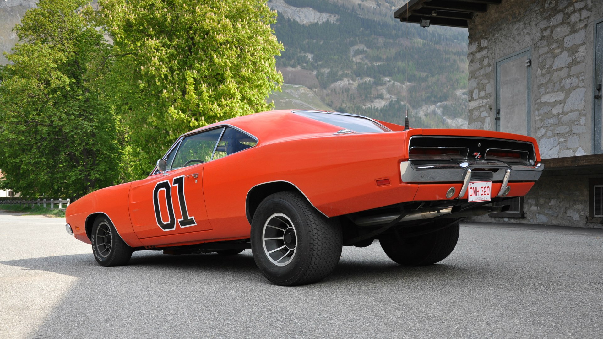 Самая опасная машина в мире. Колеса на Додж Чарджер 1969. Dodge Charger 1969 сзади. Dodge Charger 1969 Rear. Колесо Додж Чарджер.