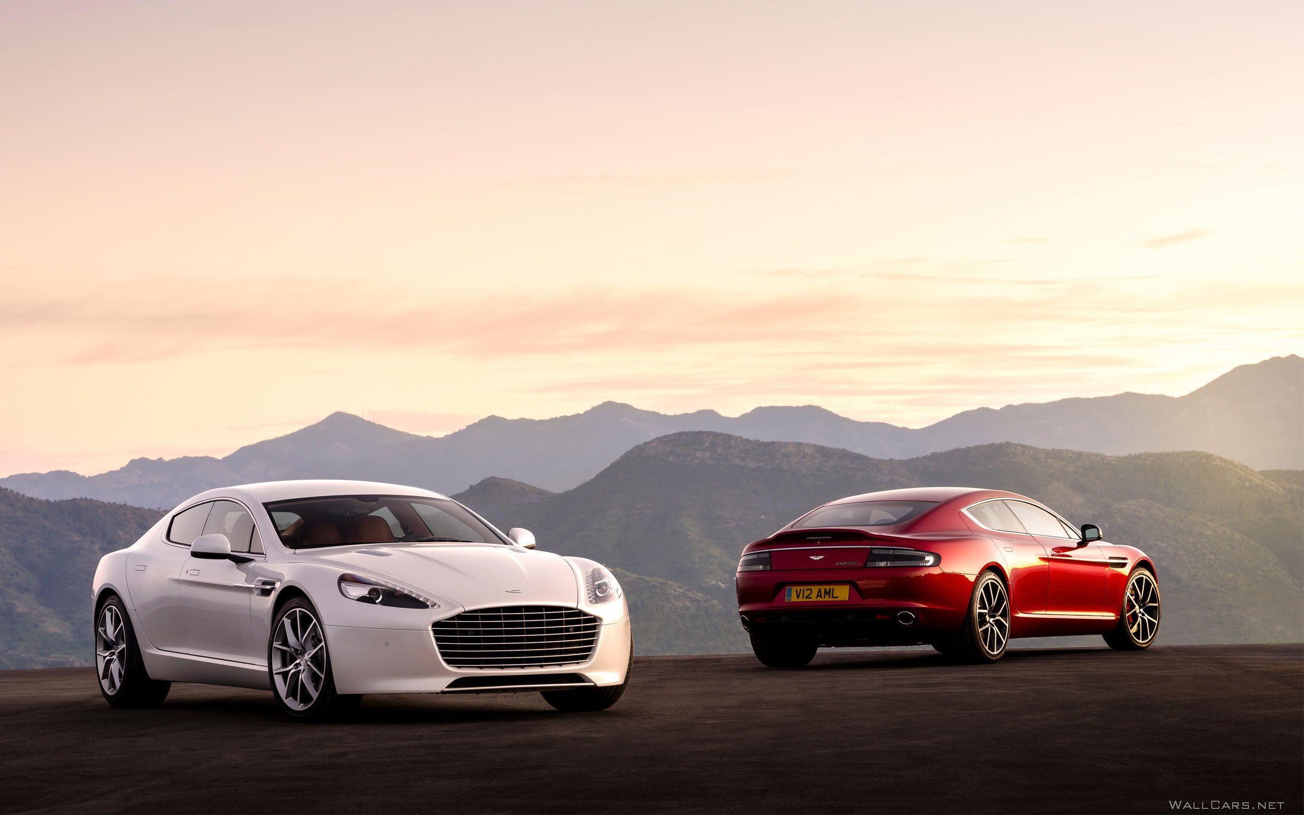 Машина второе. Aston Martin rapide s 2013. Aston Martin rapide 2014. Aston Martin rapide красный. Астон Мартин 2014.