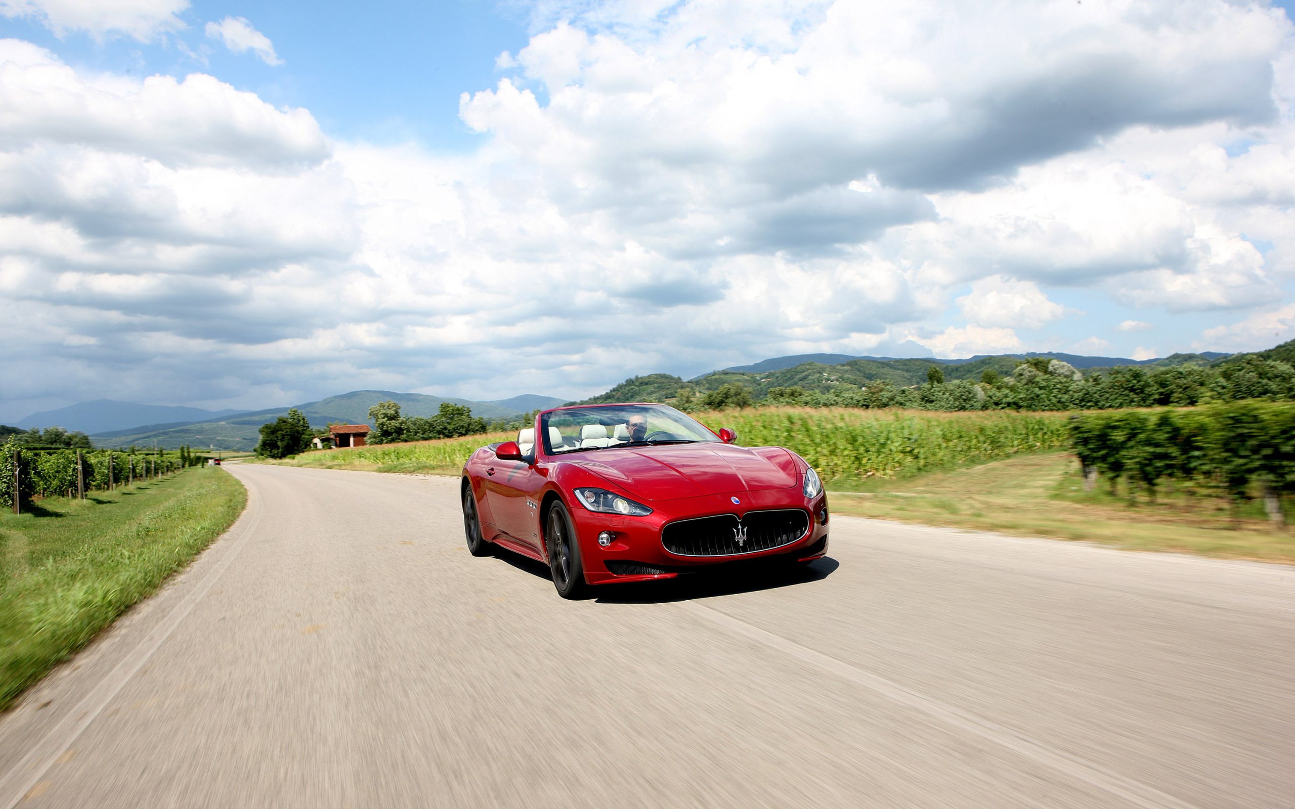 Maserati GRANCABRIO красный