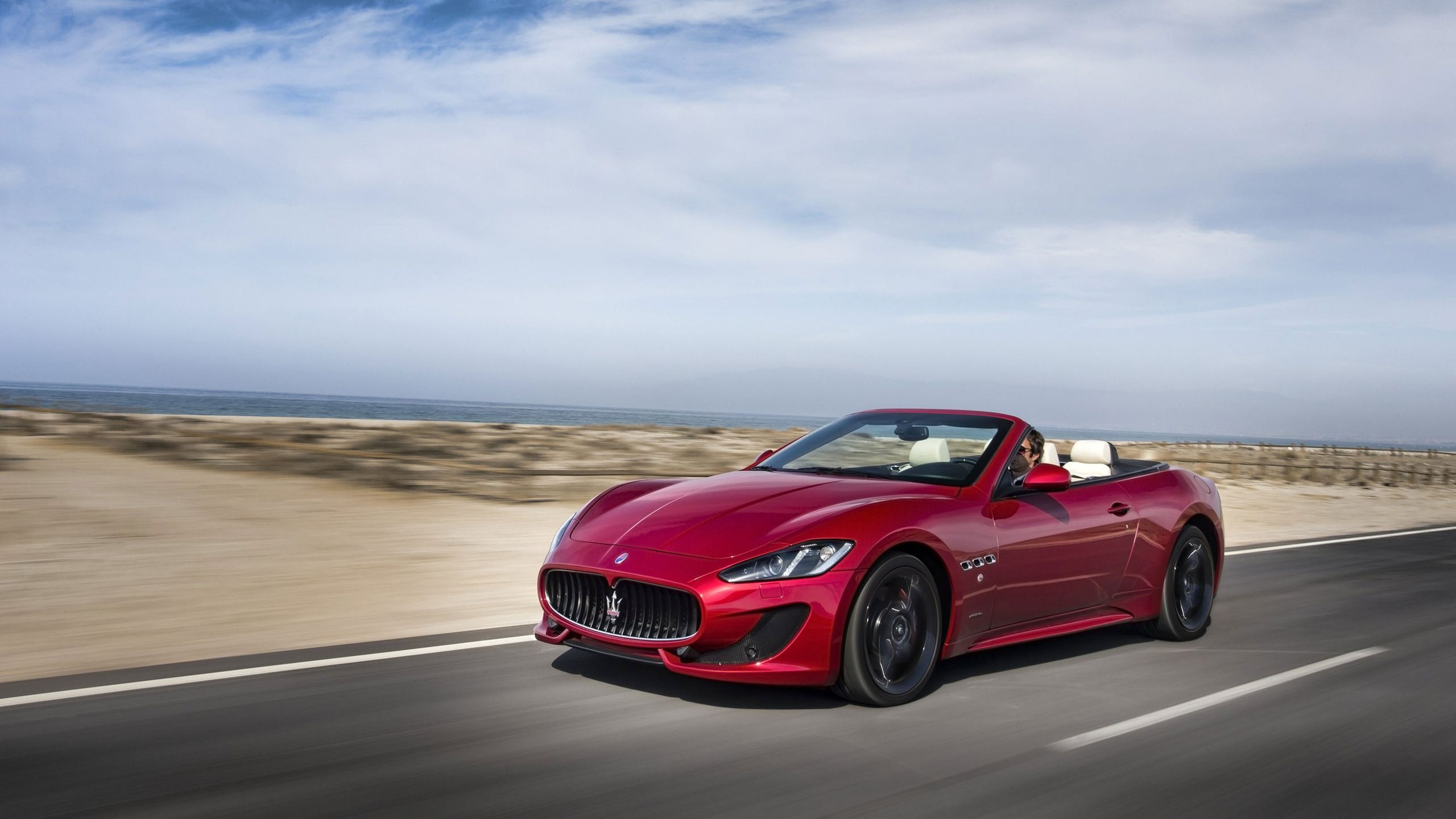 Maserati GRANCABRIO красный