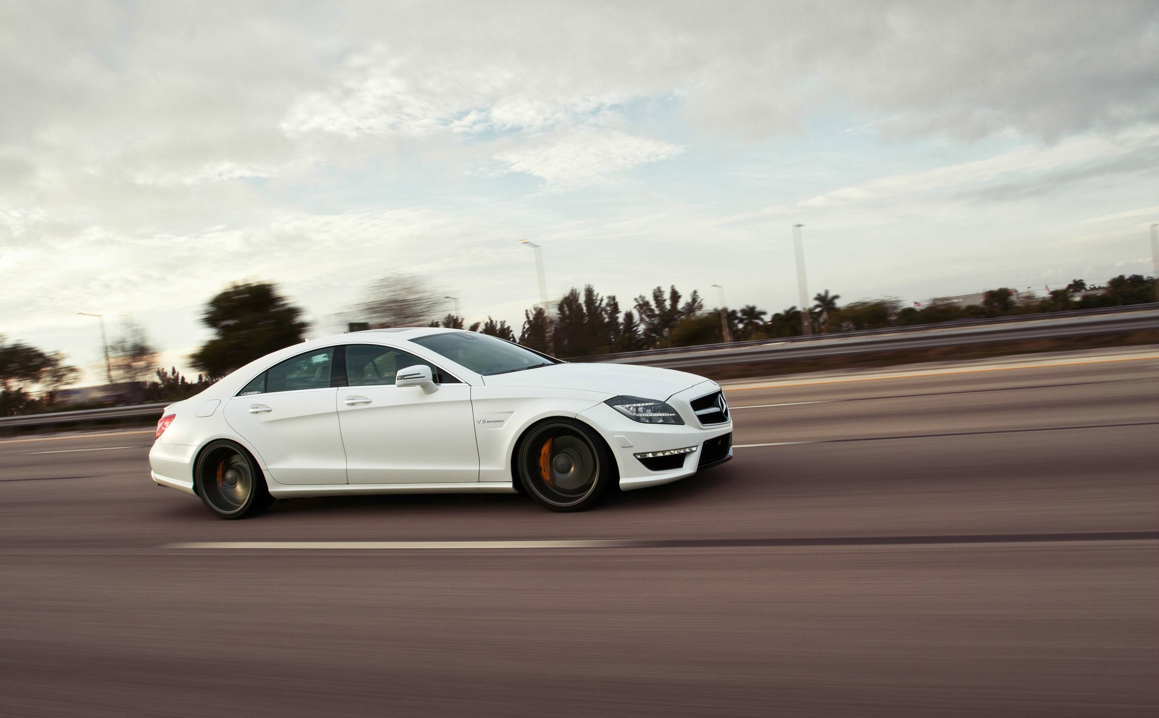 Cls 63 amg фото белый