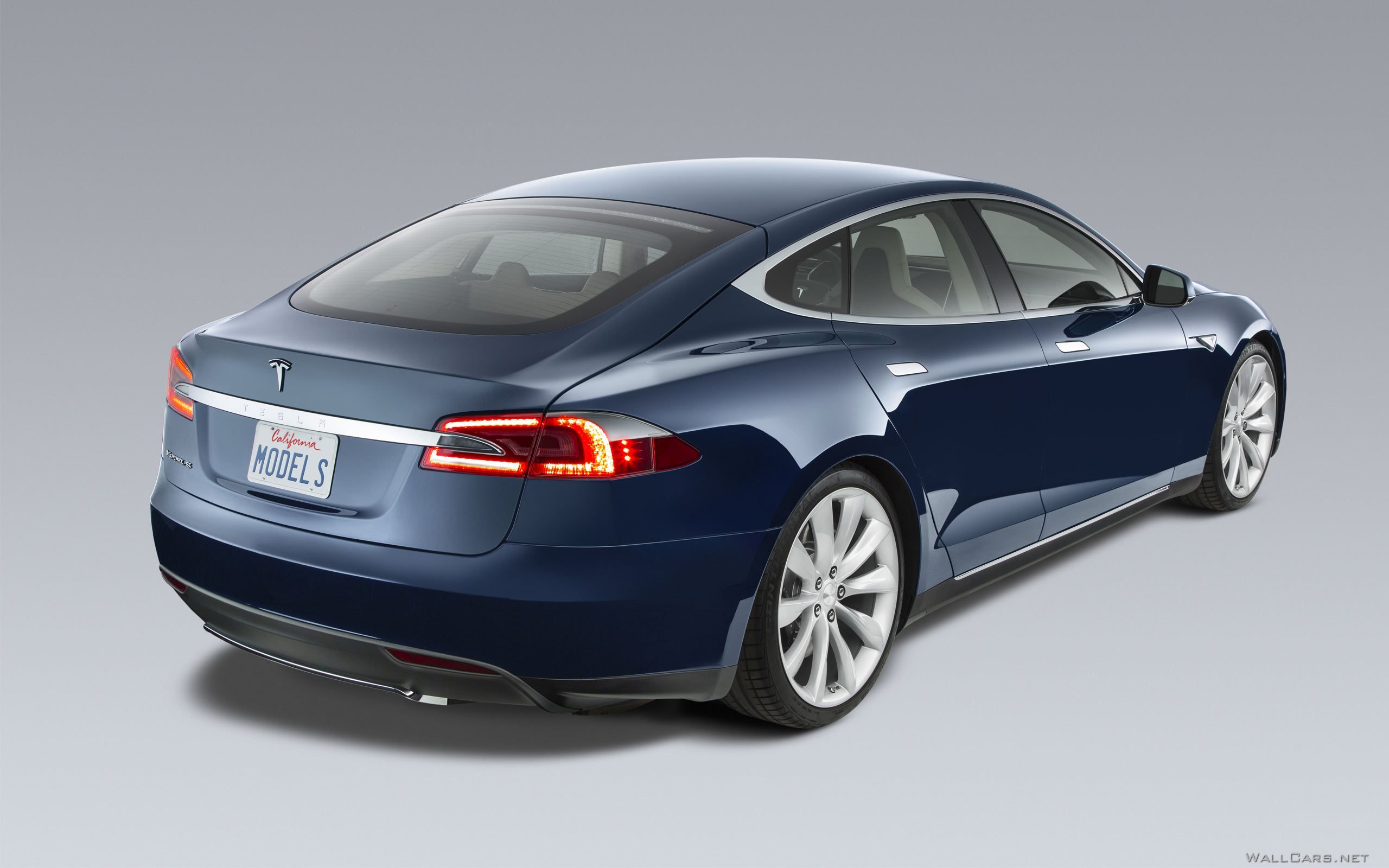 Машины тесла. Tesla model s 2015. Машина Tesla model s. Tesla model седан. Седан Тесла модель s.