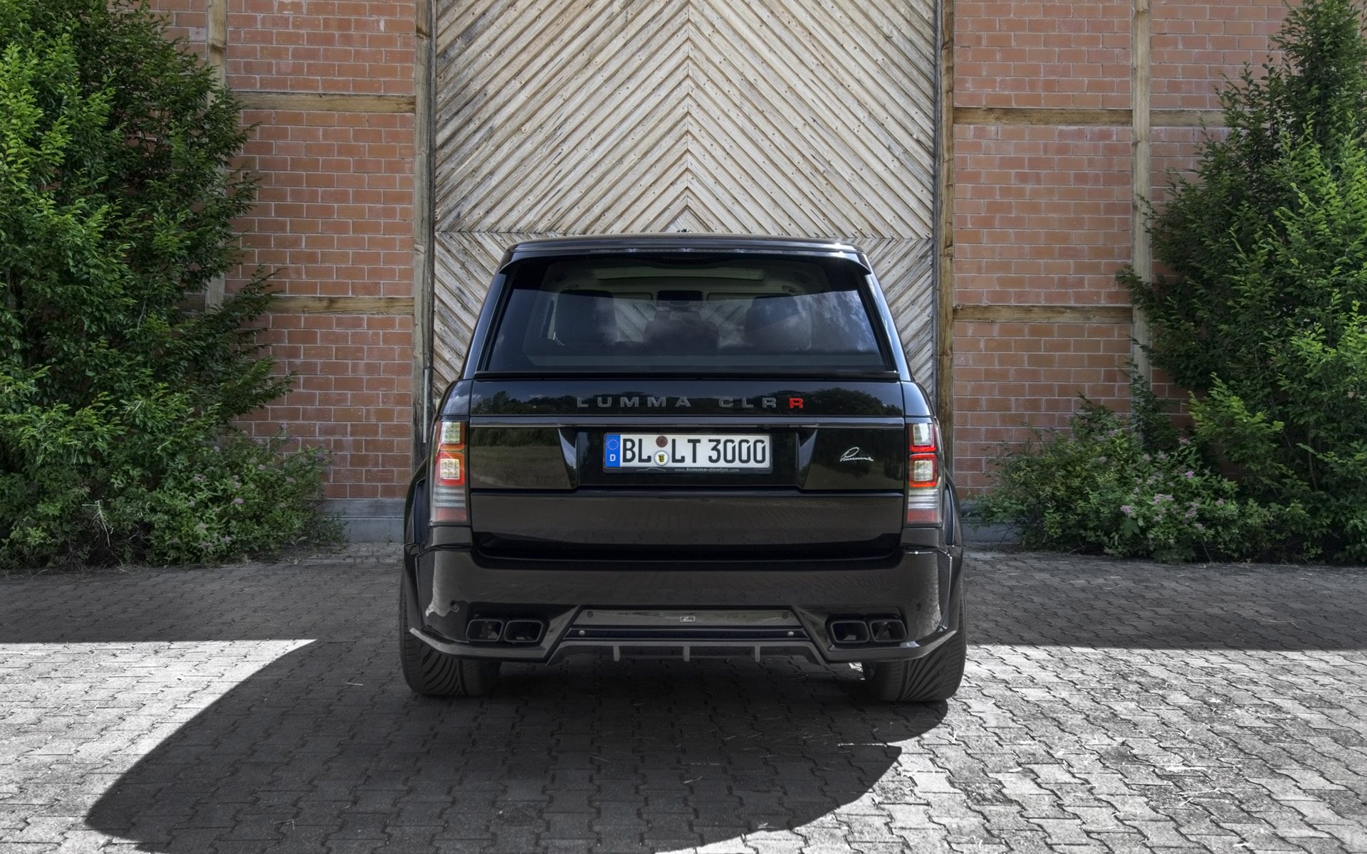 Черный Range Rover CLR-R, Lumma Design, тюнинг, задние фонари, оптика, багажник, обвесы, ворота