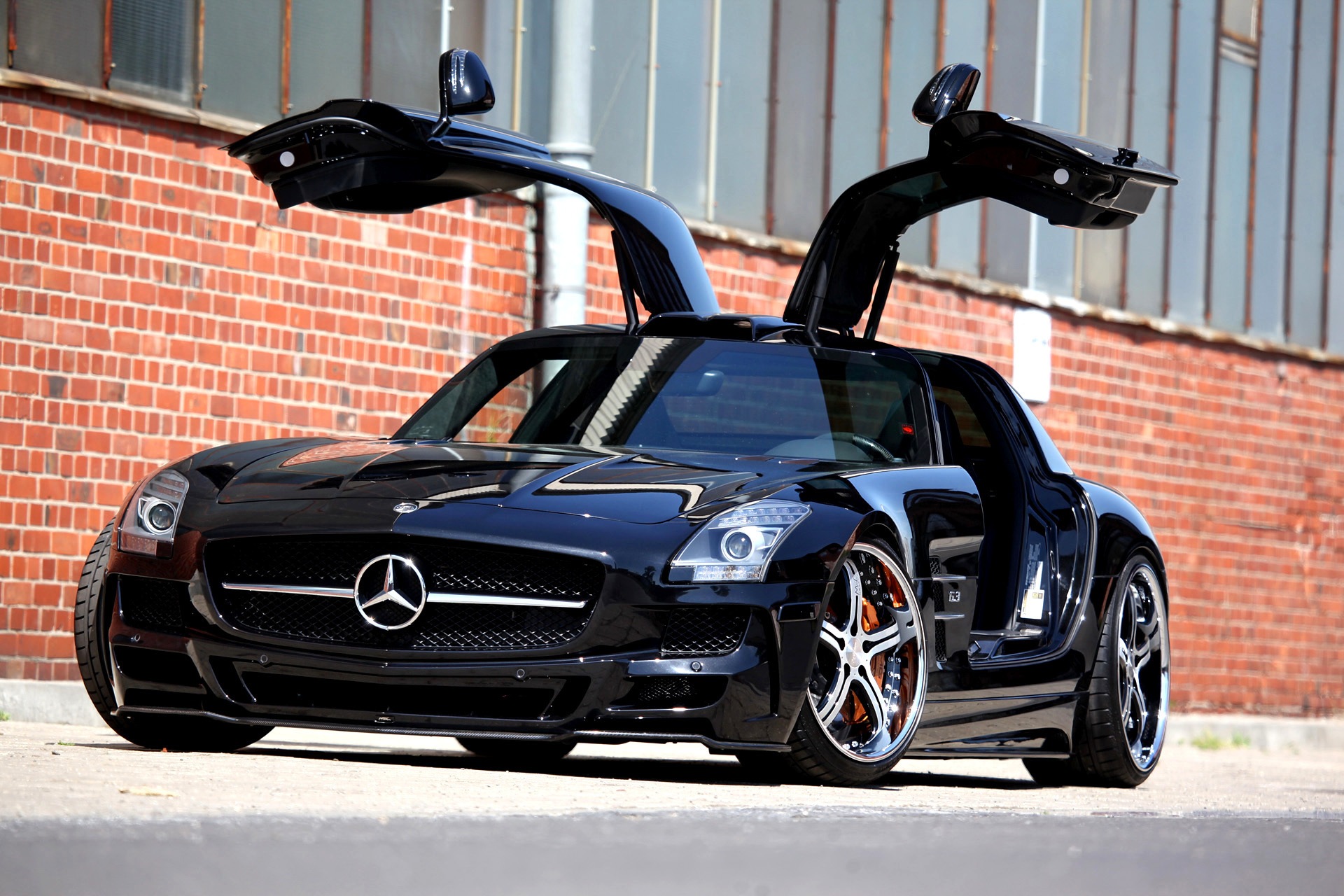 Мерседес SLS AMG черный красный