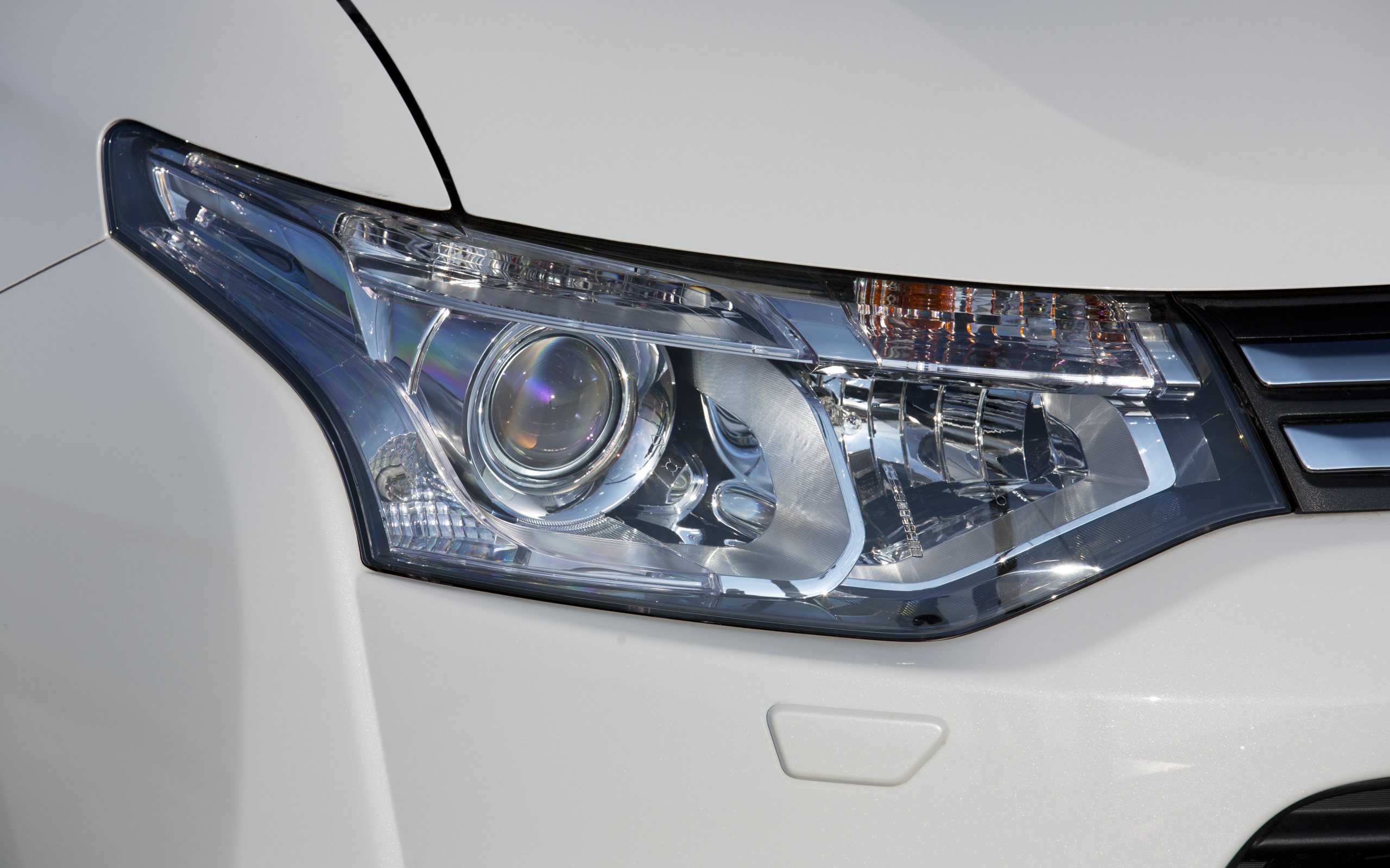 Фары аутлендер. Mitsubishi Outlander 2013 led фары. Митсубиси Аутлендер 2013 фара. Аутлендер 2014 фары. Mitsubishi Outlander 2014 фара передняя.