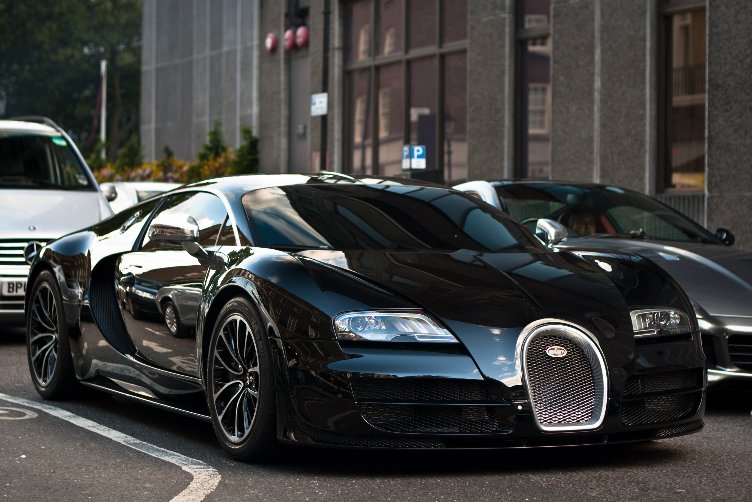 Bugatti black. Bugatti Veyron 16.4 super Sport. Бугатти 2005. Бугатти Вейрон черная. Бугатти Вейрон 2021.