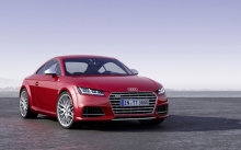 Красный Ауди ТТ, Audi TT S Coupe, фары, диски, логотип, решетка радиатора, спортивное купе