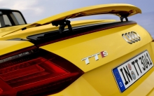 Задний спойлер на Audi TTS Roadster 2015 года