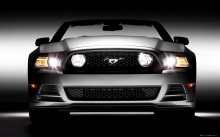 Серебристый Ford Mustang, Форд Мустанг, передок, решетка, фары