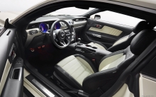 Просторный салон для двоих в Ford Mustang GT Fastback