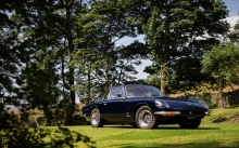 Черная Ferrari 365 GT, 1970, ретро, классика, передок, фары, капот, парк, лес, лето, park, summer, front, wheels, retro