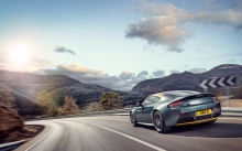 Красивый кадр с главным участием Aston Martin Vantage V8, 2014