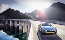  Aston Martin Vantage V8    