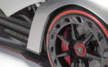 Стильные диски на Lamborghini Veneno, Оригинальные диски Ламборджини Венено крупным планом, карбон