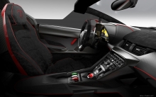 Салон в Lamborghini Veneno Roadster, интерьер Ламборджини Венено, руль, торпеда, карбон
