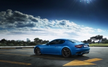 Синий Мазерати ГранТуризмо, Maserati GranTurismo Sport, солнце, небо, облака, пейзаж, парк