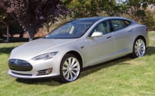 Серебристая Tesla Model S, Тесла Модель С, деревья, диски, трава