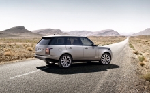 Серебристый Range Rover, дорога, уходящая вдаль, прямая