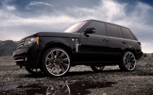 Черный Range Rover, тонировка, диски, бездорожье
