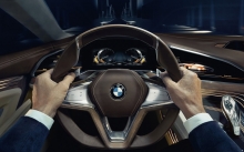 За рулем BMW Vision Future Luxury Concept 2014, БМВ Концепт, значок БМВ, кожаный салон, интерьер, приборная панель
