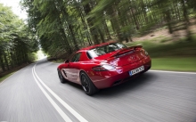 Красный суперкар Мерседес СЛС, Mercedes Benz SLS AMG, Kleemann, обои Мерседес, трасса, лес, природа, деревья, лето, скорость