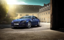 Синий BMW Alpina B6 BiTurbo у ворот, БМВ 6 серии, дом, особняк