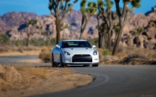 Белый Nissan GT-R, Ниссан ГТР на извилистой трасса, скалы, дорога, передок