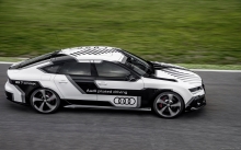 Дистанционное управление Audi RS7 Concept на тестовом полигоне
