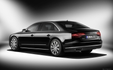 Черная Ауди А8, Audi A8 L, TFSI quattro, сзади, диски, студия, бизнес седан